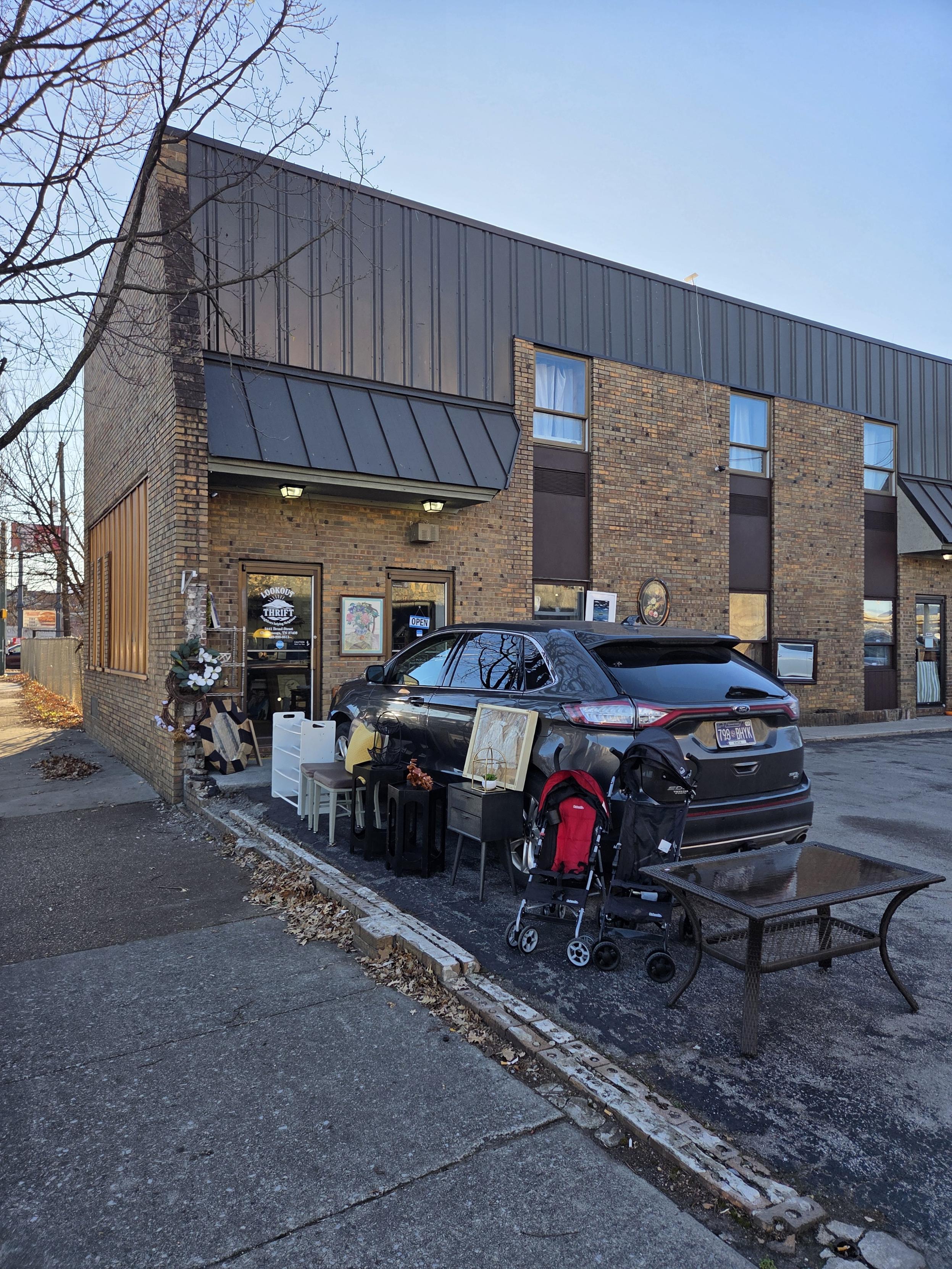 Lookout Thrift Storefront 2441 Broad St Chattanooga TN 37406